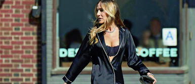 Sarah Jessica Parker lleva el pijama dos piezas como el street style de cuarentena Sarah Jessica Parker lleva el pijama dos piezas como el street style de cuarentena