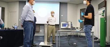 Presidente Vizcarra supervisó construcción de ventiladores mecánicos para COVID-19 Presidente Vizcarra supervisó construcción de ventiladores mecánicos para COVID-19