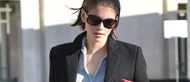 Kaia Gerber luce la prenda bicolor que hace su cuarentena relajada Kaia Gerber luce la prenda bicolor que hace su cuarentena relajada