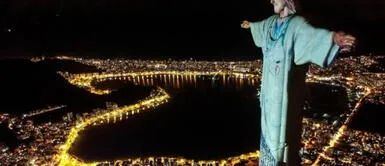Cristo Redentor se “viste” de médico en homenaje a los que batallan contra el COVID-19 Cristo Redentor se “viste” de médico en homenaje a los que batallan contra el COVID-19