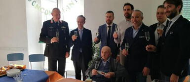 Anciano de 106 años fallece de “tristeza” por no ver a su familia durante cuarentena Anciano de 106 años fallece de “tristeza” por no ver a su familia durante cuarentena