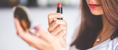Tips para que tu lipstick no se corra y se vea impecable Tips para que tu lipstick no se corra y se vea impecable