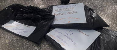 Maestra camina 10 km para entregarle tarea a alumnos sin acceso a internet en el campo Maestra camina 10 km para entregarle tarea a alumnos sin acceso a internet en el campo