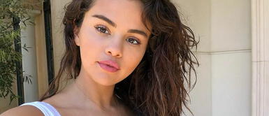 Selena Gomez deslumbra con look hecho con cosméticos de su línea de maquillaje Selena Gomez deslumbra con look hecho con cosméticos de su línea de maquillaje