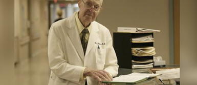 Coronavirus: Médico de 98 años sigue atendiendo a sus pacientes en plena pandemia Coronavirus: Médico de 98 años sigue atendiendo a sus pacientes en plena pandemia