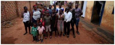 Mujer valiente tuvo 44 hijos en África tras una dura infancia Mujer valiente tuvo 44 hijos en África tras una dura infancia