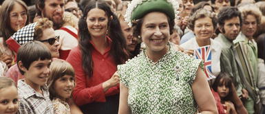 Reina Isabel tiene el Lookazo setentero que querrás replicar en la actualidad Reina Isabel tiene el Lookazo setentero que querrás replicar en la actualidad