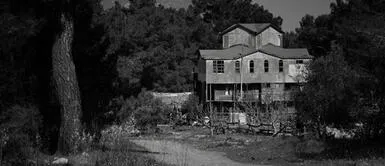 Indonesia: Las personas que no cumplen la cuarentena son encerrados en una 'casa embrujada' Indonesia: Las personas que no cumplen la cuarentena son encerrados en una 'casa embrujada'