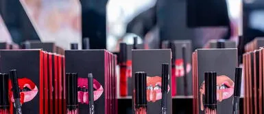 El gran esfuerzo de firmas farmacéuticas y cosméticas para frenar el Covid-19 El gran esfuerzo de firmas farmacéuticas y cosméticas para frenar el Covid-19