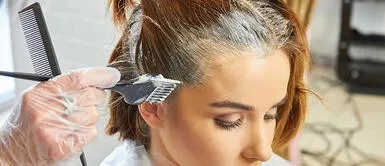 ¿Retocarás tus raíces en casa? Protege el resto de tu cabello con este truco ¿Retocarás tus raíces en casa? Protege el resto de tu cabello con este truco