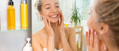 Agua oxigenada: el truco de belleza para borrar las manchas del rostro en casa Agua oxigenada: el truco de belleza para borrar las manchas del rostro en casa