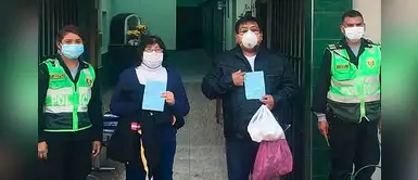 Pareja se besa y abraza en la calle y policía los multa por no respetar el distanciamiento Pareja se besa y abraza en la calle y policía los multa por no respetar el distanciamiento