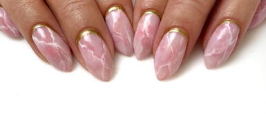 Cuarzo y cristales en las uñas: La tendencia de manicure que grita 'magia' Cuarzo y cristales en las uñas: La tendencia de manicure que grita 'magia'