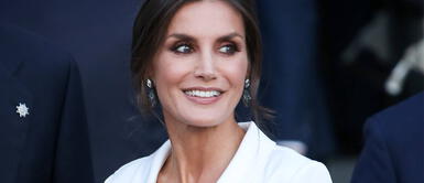 Reina Letizia apuesta por el estilo tweed para su reciente videoconferencia Reina Letizia apuesta por el estilo tweed para su reciente videoconferencia