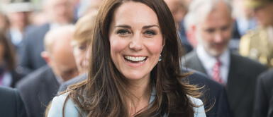 Kate Middleton le pone color a la cuarentena con este look primaveral Kate Middleton le pone color a la cuarentena con este look primaveral