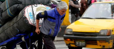 Mayores de 65 años que salgan a trabajar deberán firmar documento de "responsabilidad voluntaria" Mayores de 65 años que salgan a trabajar deberán firmar documento de "responsabilidad voluntaria"