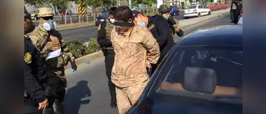 Hombre intenta engañar a policías y usa uniforme militar para burlar cuarentena Hombre intenta engañar a policías y usa uniforme militar para burlar cuarentena
