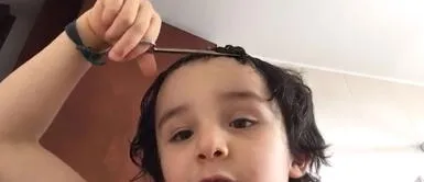 Niño enternece al mundo con sus mejores tips para cortarse el pelo en casa Niño enternece al mundo con sus mejores tips para cortarse el pelo en casa
