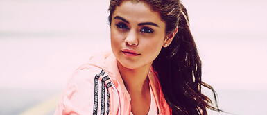 Selena Gomez con mascarilla y outfit comfy cautiva a sus fans Selena Gomez con mascarilla y outfit comfy cautiva a sus fans