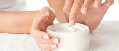 Crema hidratante casera de aceite de coco para pieles secas y sensibles Crema hidratante casera de aceite de coco para pieles secas y sensibles