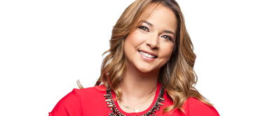 Adamari López apuesta por los colores intensos en un look básico y relajado Adamari López apuesta por los colores intensos en un look básico y relajado