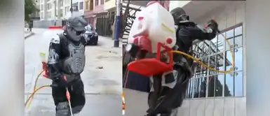 ‘Robotín’ se reinventa y fumiga casas para sobrevivir en la pandemia ‘Robotín’ se reinventa y fumiga casas para sobrevivir en la pandemia