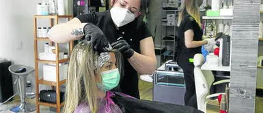 Coronavirus: Peluquerías ofrecen supuesto "tratamiento anticovid" en España Coronavirus: Peluquerías ofrecen supuesto "tratamiento anticovid" en España