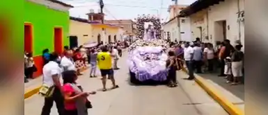 Creyentes salen sin mascarilla y se aglomeran para adorar a la Virgen de la Natividad Creyentes salen sin mascarilla y se aglomeran para adorar a la Virgen de la Natividad
