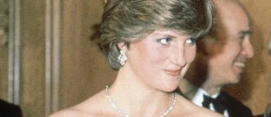 Lady Di y el otro icónico little black dress que paralizó al Reino Unido en 1981 Lady Di y el otro icónico little black dress que paralizó al Reino Unido en 1981