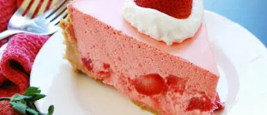 Pie de gelatina con leche, galletas y fruta: ¡La mejor versión de la carlota de fresa! Pie de gelatina con leche, galletas y fruta: ¡La mejor versión de la carlota de fresa!