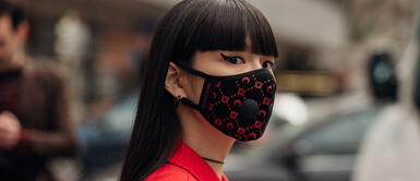 Expertos en salud explican por qué no debemos maquillar ni decorar las mascarillas Expertos en salud explican por qué no debemos maquillar ni decorar las mascarillas