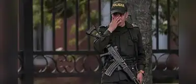 Policía se quita el uniforme y entrega su arma cuando le ordenan que desalojar a campesinos Policía se quita el uniforme y entrega su arma cuando le ordenan que desalojar a campesinos