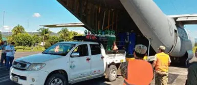 Fuerza Aérea traslada más de 100 balones de oxígeno a hospital de Tarapoto Fuerza Aérea traslada más de 100 balones de oxígeno a hospital de Tarapoto
