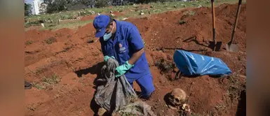 Comienzan a desenterrar muertos para dejar espacio a víctimas de COVID-19 Comienzan a desenterrar muertos para dejar espacio a víctimas de COVID-19