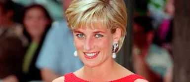 Lady Di y las veces que desafió el protocolo con sus looks total red más vengativos Lady Di y las veces que desafió el protocolo con sus looks total red más vengativos