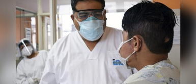 Día del Padre: Doctor vence al COVID-19 tras ser atendido por su papá también médico Día del Padre: Doctor vence al COVID-19 tras ser atendido por su papá también médico