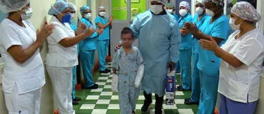 Médicos celebran el alta del niño sobreviviente de tragedia en Villa el Salvador Médicos celebran el alta del niño sobreviviente de tragedia en Villa el Salvador