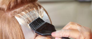 7 errores frecuentes que cometemos al teñir el pelo en casa (y cómo solucionarlos) 7 errores frecuentes que cometemos al teñir el pelo en casa (y cómo solucionarlos)