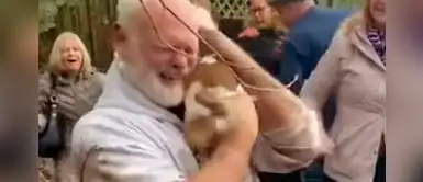 Hombre lloró tras rescatar a su perro que había quedado atrapado por días en un pozo Hombre lloró tras rescatar a su perro que había quedado atrapado por días en un pozo