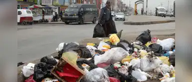 Trabajadores de limpieza piden a ciudadanos más consciencia al botar basura en la calle Trabajadores de limpieza piden a ciudadanos más consciencia al botar basura en la calle