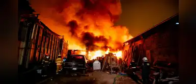Más de 60 familias se quedan sin hogar tras descomunal incendio en Centro de Lima | VÍDEO Más de 60 familias se quedan sin hogar tras descomunal incendio en Centro de Lima | VÍDEO