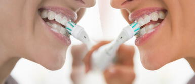 Cepillarse los dientes sin lavarse las manos podría exponerte a la COVID-19 Cepillarse los dientes sin lavarse las manos podría exponerte a la COVID-19