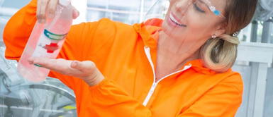 Laura Huarcayo añade detalle glam a su outfit anti covid-19 para no perder el estilo Laura Huarcayo añade detalle glam a su outfit anti covid-19 para no perder el estilo