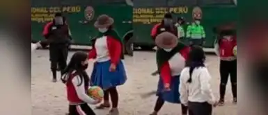 Madre castiga a sus hijas a correazos por no respetar la cuarentena Madre castiga a sus hijas a correazos por no respetar la cuarentena