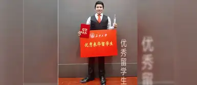 Peruano se gradúa con honores en universidad de China y habla cinco idiomas Peruano se gradúa con honores en universidad de China y habla cinco idiomas