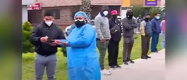 Trabajadora de salud acusada de maltratos golpea a periodista | VÍDEO Trabajadora de salud acusada de maltratos golpea a periodista | VÍDEO