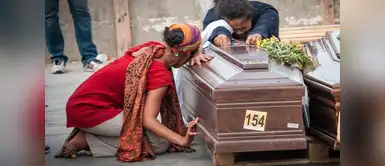 Hijas no velaban a su padre: “Fui al ataúd para decirle ‘te amo’ y estaba tocando a otra persona” Hijas no velaban a su padre: “Fui al ataúd para decirle ‘te amo’ y estaba tocando a otra persona”