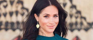 Meghan Markle reaparece con un top de seda que desafía las reglas de la realeza británica Meghan Markle reaparece con un top de seda que desafía las reglas de la realeza británica