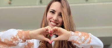 Rosángela Espinoza le da color al invierno con modernos outfits de tie dye Rosángela Espinoza le da color al invierno con modernos outfits de tie dye