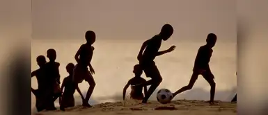 Tragedia: Un rayo mata a nueve niños mientras jugaban al fútbol Tragedia: Un rayo mata a nueve niños mientras jugaban al fútbol